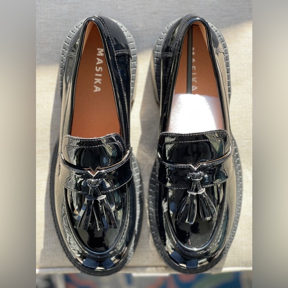 Masika black patent leather loafers with tassels, size 40 (8.5) - Picture 2 of 6